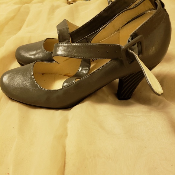 Dark Grey Bucco Round-toe Cross-Strap Heel - Picture 3 of 4